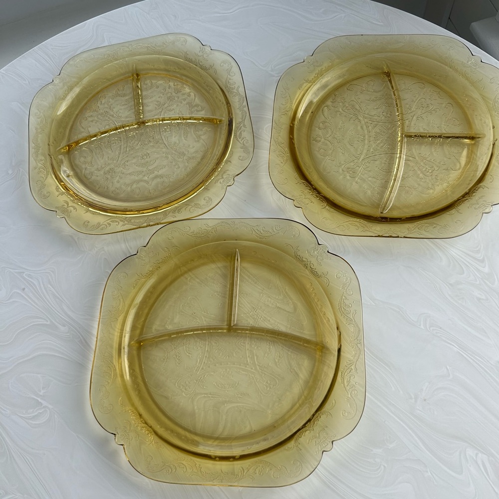 ⭐️$5 when bundled ⭐️ 1 LEFT Single Federal Glass Madrid Plate Yellow
